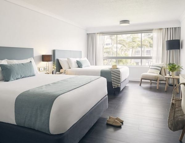 White hotel wrinkleless sheets for commercial accommodation use