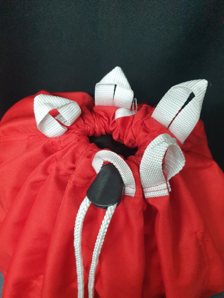 Commercial laundry bag with toggle closure for hotels and hospitality