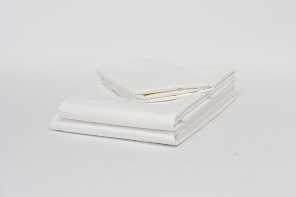Luxury cotton-rich white hotel sheets for premium comfort