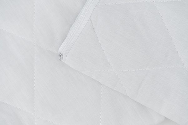 Quilted pillow protector with zipper for hotels and accommodation