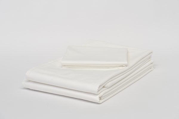 Luxury cotton-rich white hotel sheets for premium comfort