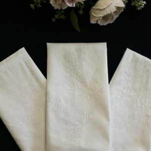 Rose pattern damask napkin for restaurants and events